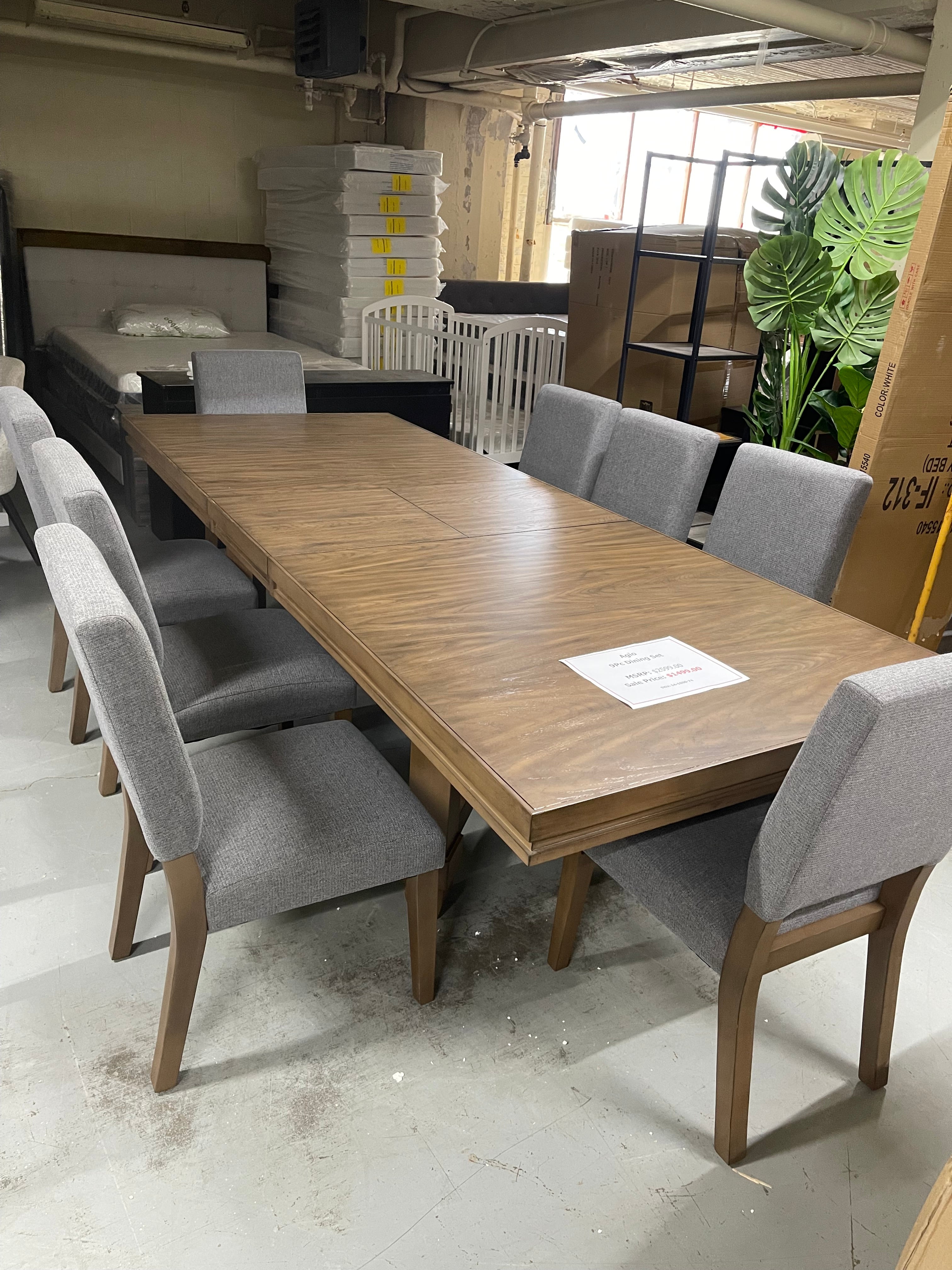 Dining Table & 8 Chairs - Table with Butterfly Leaf